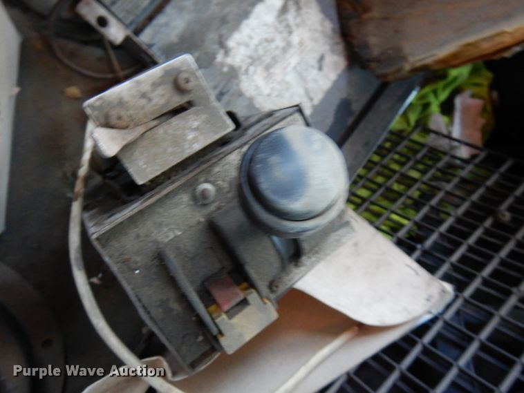 image for item KK9115 2000 International 9100i  semi truck