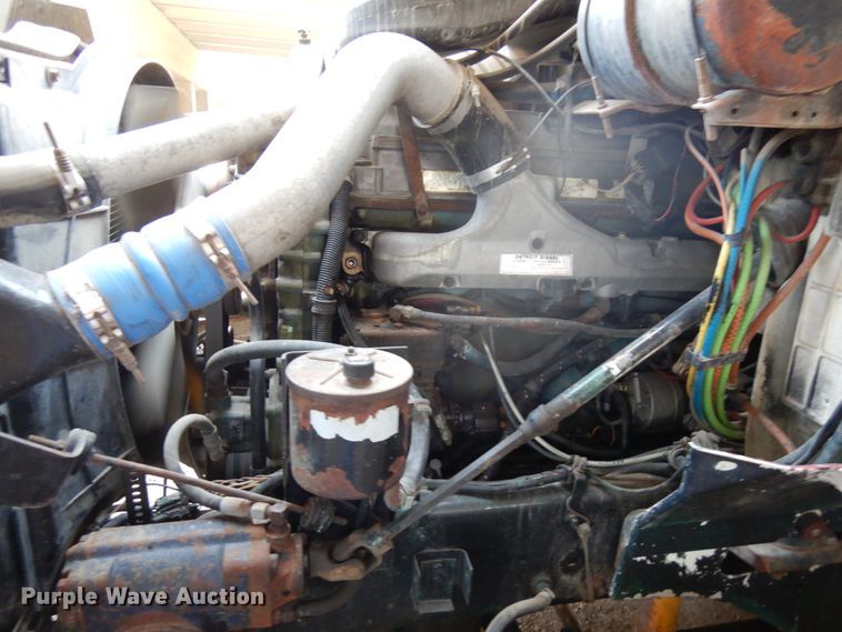 image for item KK9115 2000 International 9100i  semi truck