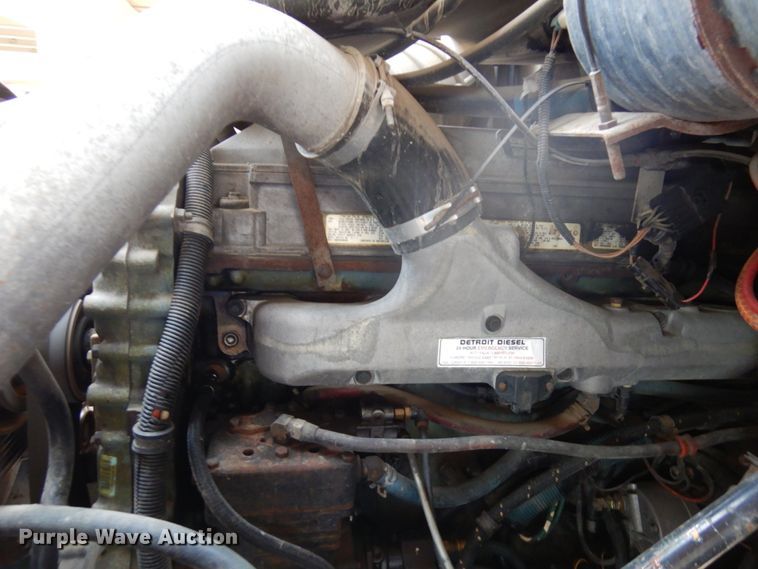 image for item KK9115 2000 International 9100i  semi truck