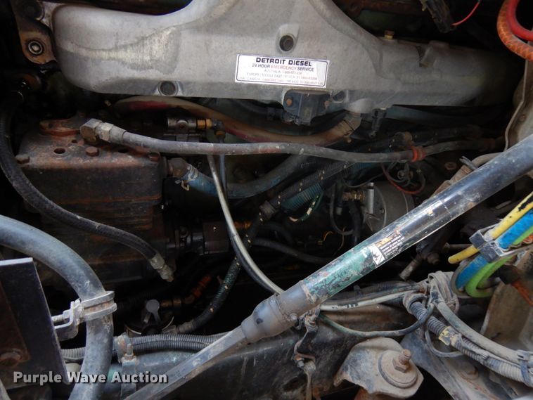 image for item KK9115 2000 International 9100i  semi truck