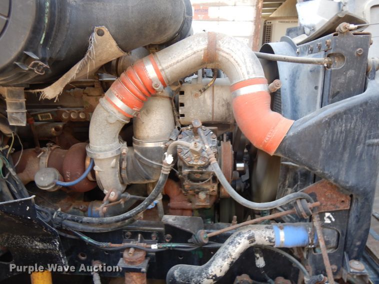 image for item KK9115 2000 International 9100i  semi truck