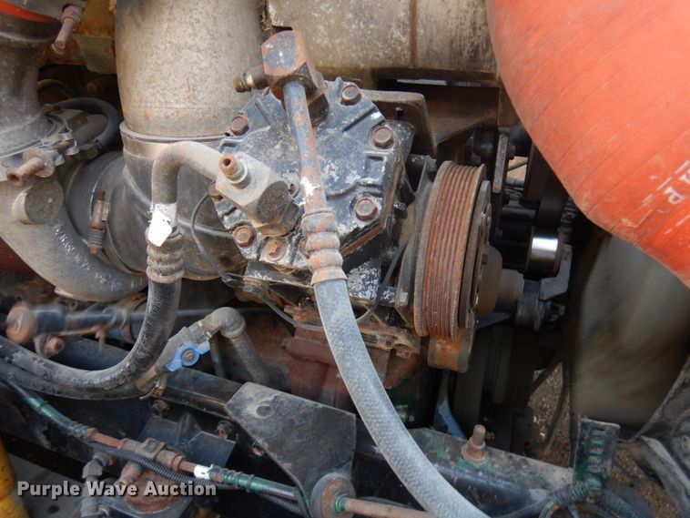 image for item KK9115 2000 International 9100i  semi truck