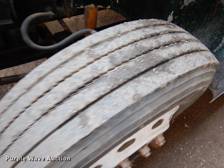 image for item KK9115 2000 International 9100i  semi truck