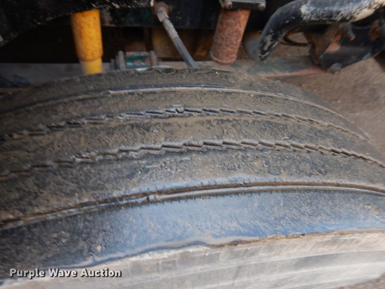 image for item KK9115 2000 International 9100i  semi truck