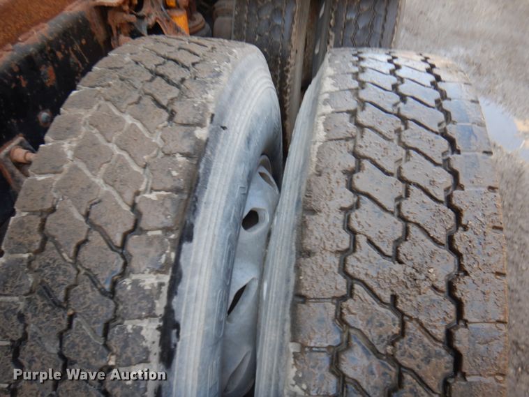 image for item KK9115 2000 International 9100i  semi truck