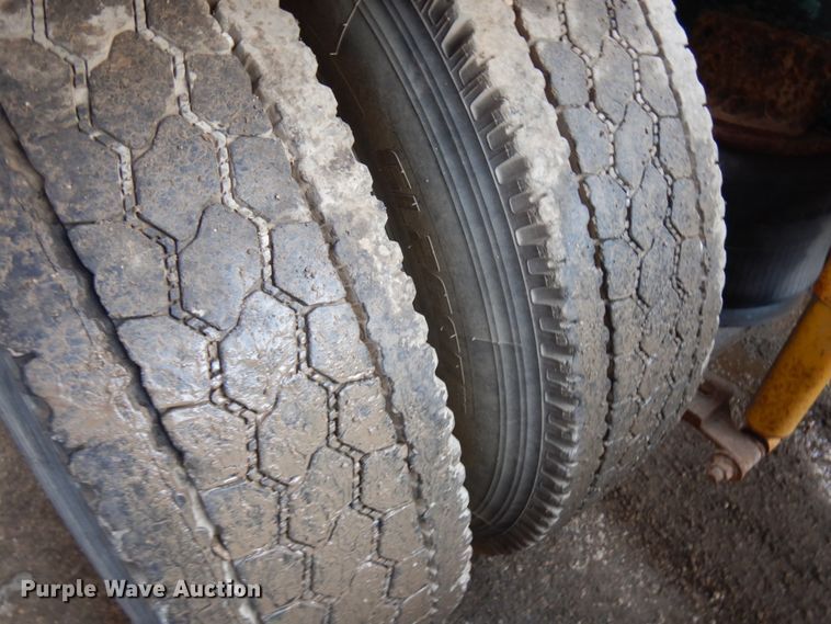 image for item KK9115 2000 International 9100i  semi truck