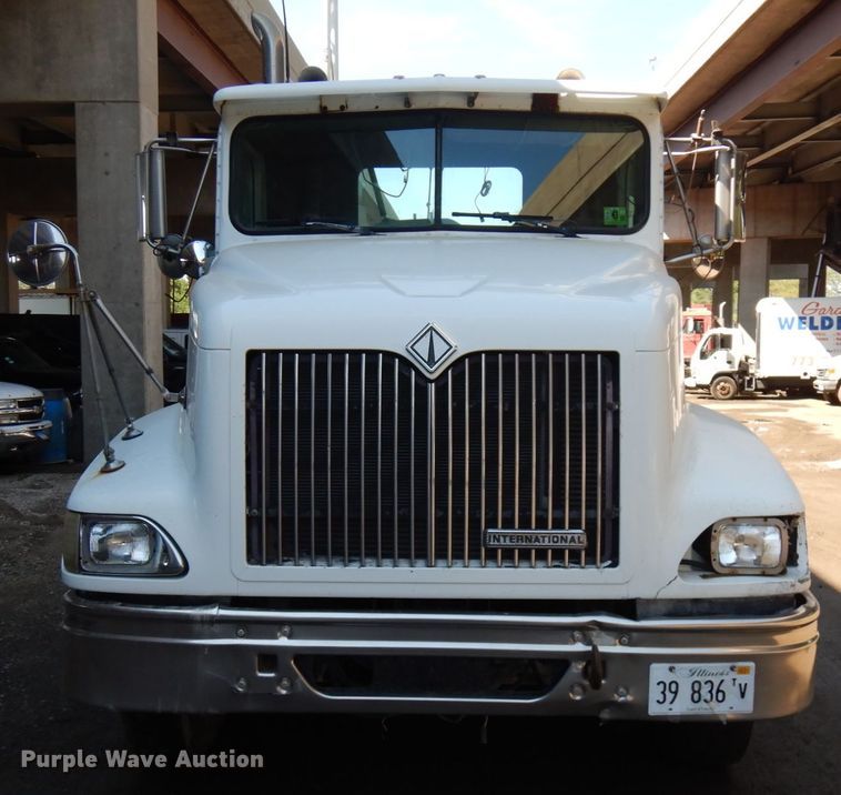 image for item KK9116 2000 International 9200i  semi truck