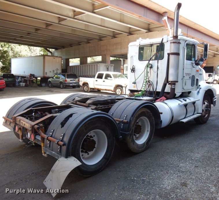 image for item KK9116 2000 International 9200i  semi truck