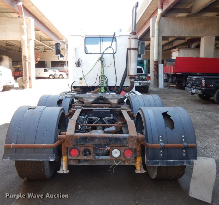 image for item KK9116 2000 International 9200i  semi truck