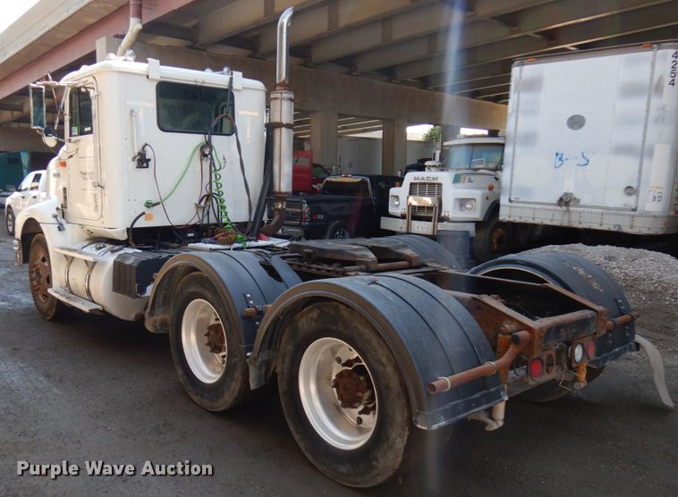 image for item KK9116 2000 International 9200i  semi truck