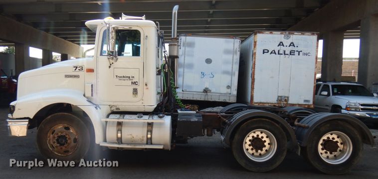 image for item KK9116 2000 International 9200i  semi truck