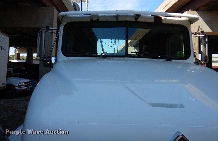 image for item KK9116 2000 International 9200i  semi truck