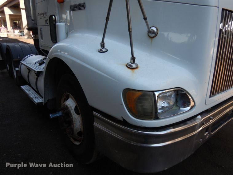 image for item KK9116 2000 International 9200i  semi truck