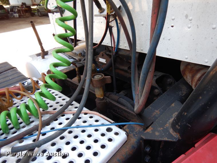 image for item KK9116 2000 International 9200i  semi truck