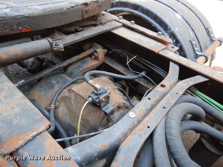 image for item KK9116 2000 International 9200i  semi truck