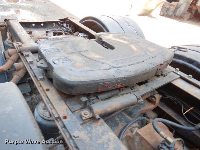 image for item KK9116 2000 International 9200i  semi truck