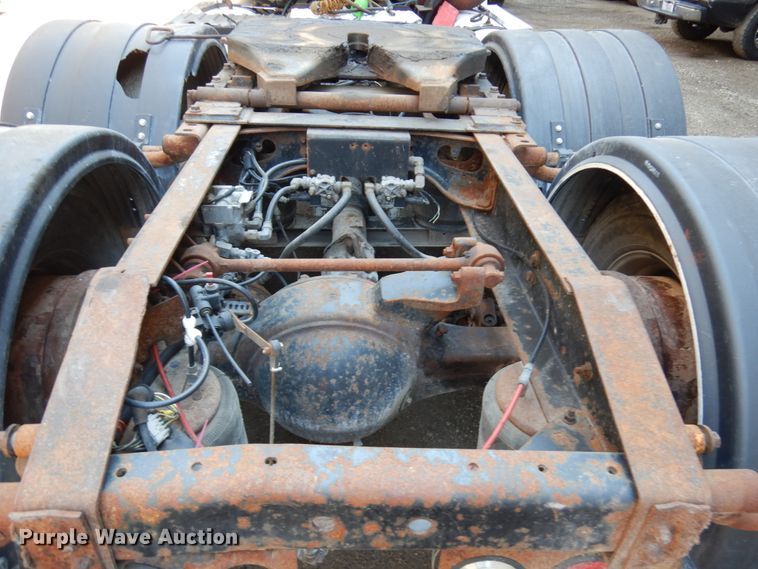 image for item KK9116 2000 International 9200i  semi truck