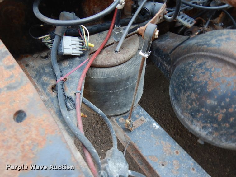 image for item KK9116 2000 International 9200i  semi truck