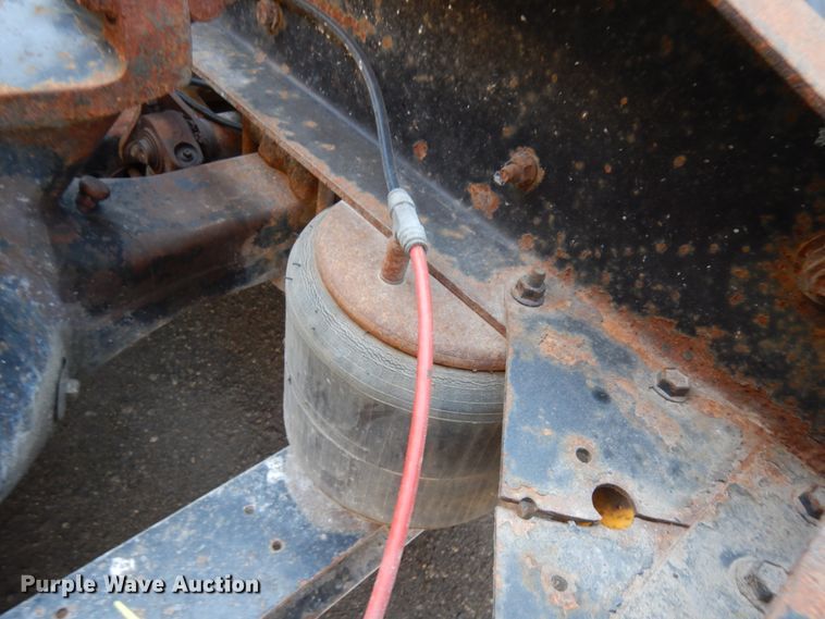 image for item KK9116 2000 International 9200i  semi truck