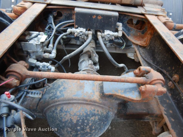 image for item KK9116 2000 International 9200i  semi truck