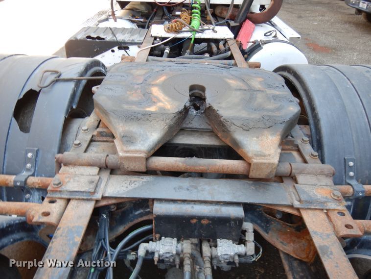 image for item KK9116 2000 International 9200i  semi truck