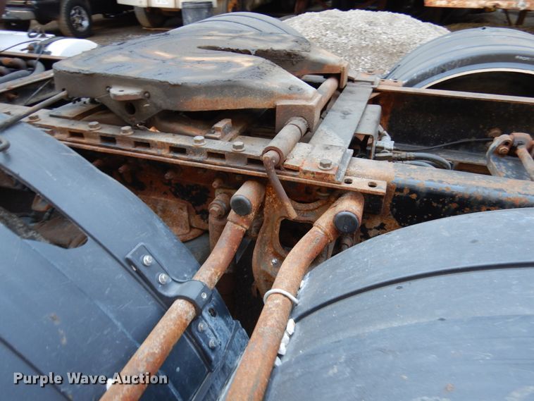 image for item KK9116 2000 International 9200i  semi truck