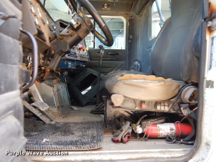 image for item KK9116 2000 International 9200i  semi truck