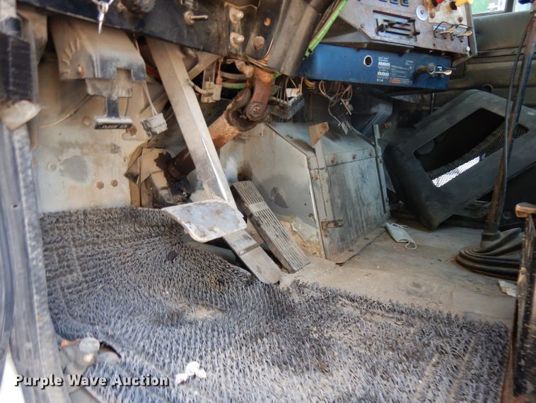 image for item KK9116 2000 International 9200i  semi truck