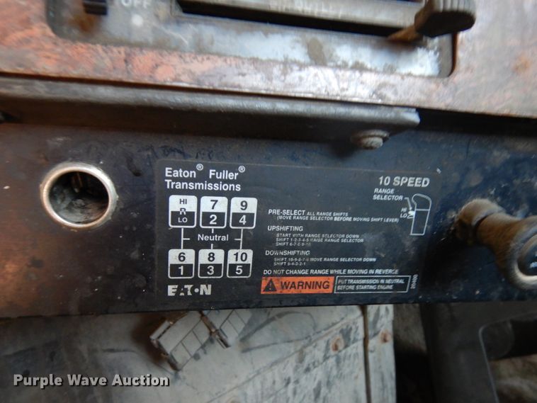 image for item KK9116 2000 International 9200i  semi truck