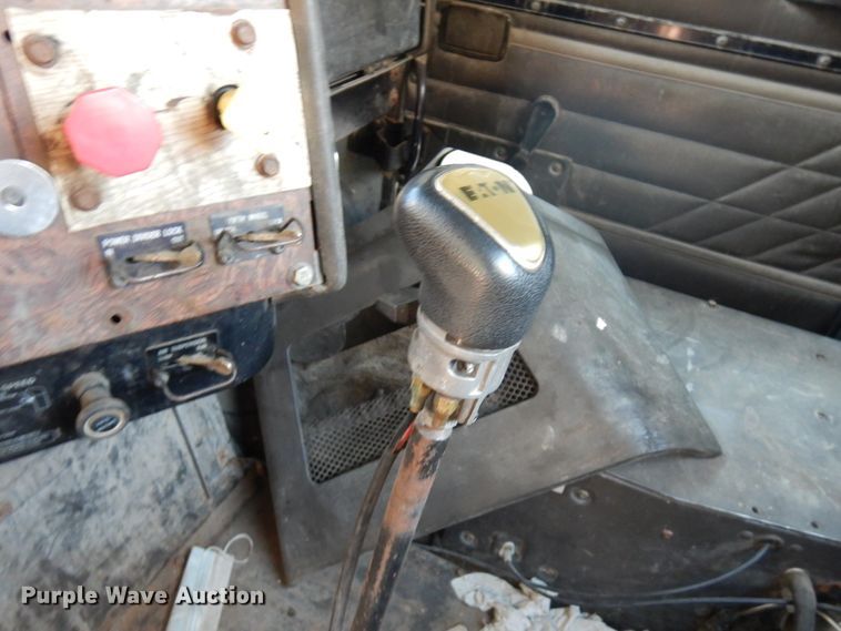 image for item KK9116 2000 International 9200i  semi truck