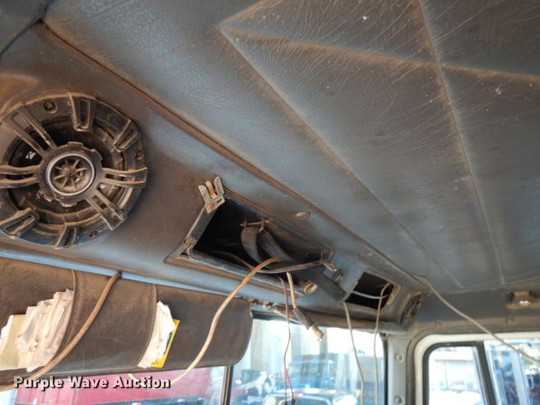 image for item KK9116 2000 International 9200i  semi truck