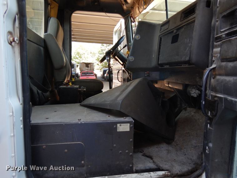 image for item KK9116 2000 International 9200i  semi truck