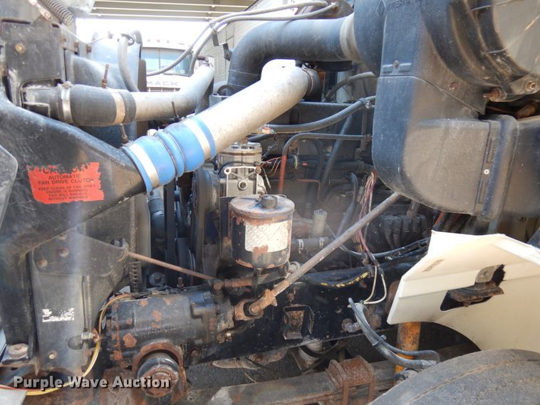 image for item KK9116 2000 International 9200i  semi truck