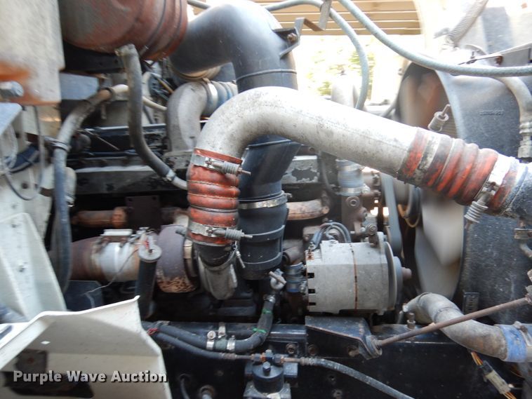 image for item KK9116 2000 International 9200i  semi truck