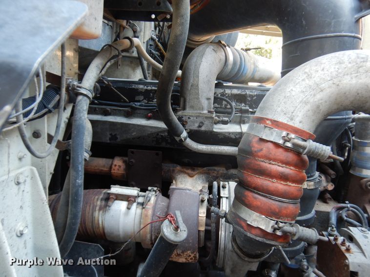 image for item KK9116 2000 International 9200i  semi truck