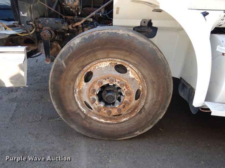 image for item KK9116 2000 International 9200i  semi truck