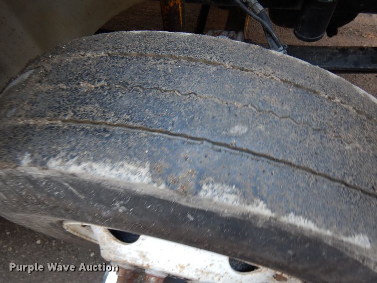 image for item KK9116 2000 International 9200i  semi truck