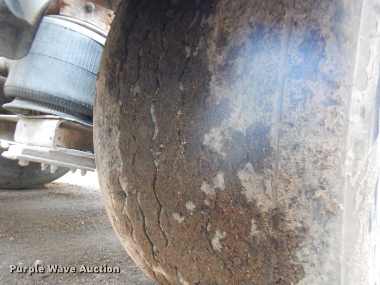 image for item KK9116 2000 International 9200i  semi truck