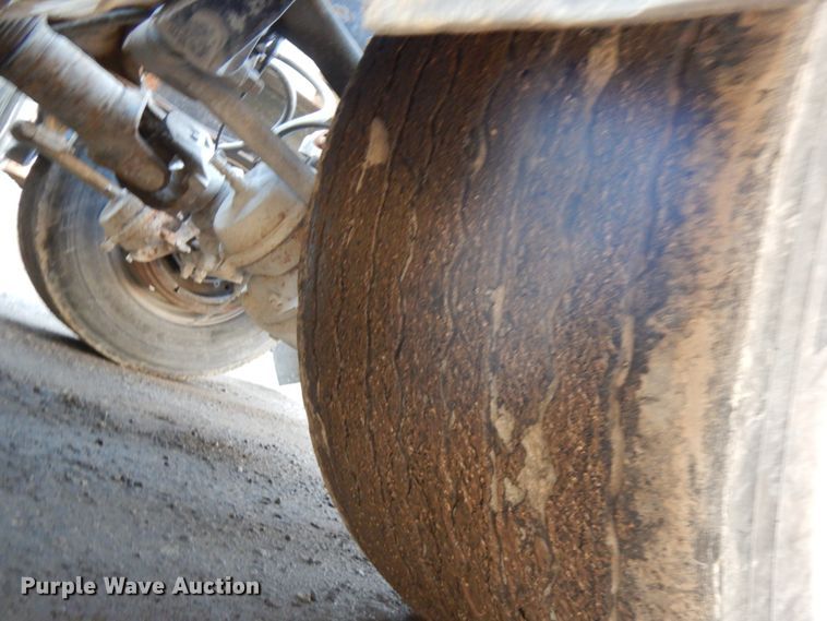 image for item KK9116 2000 International 9200i  semi truck