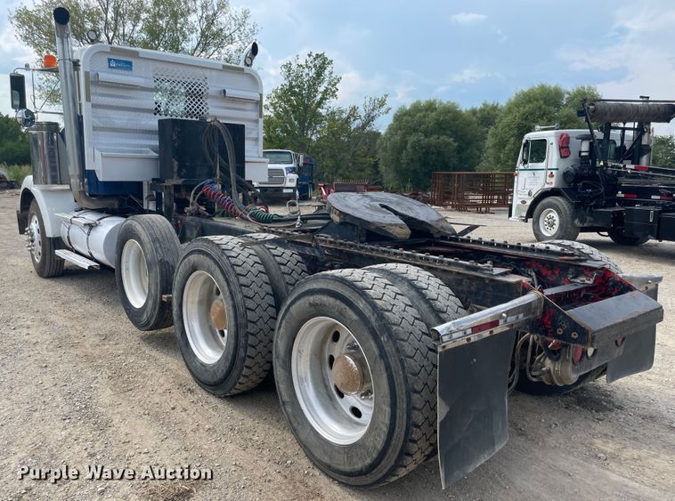 image for item KK9425 1997 Kenworth T800  semi truck