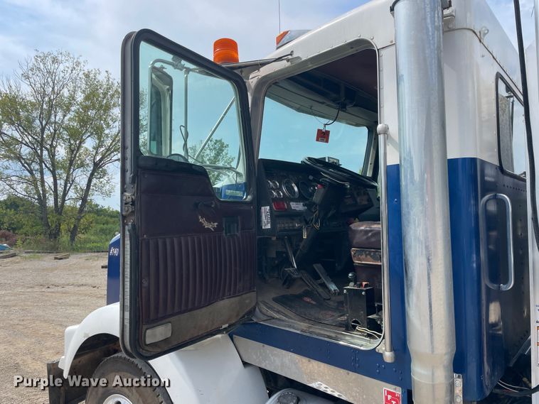 image for item KK9425 1997 Kenworth T800  semi truck