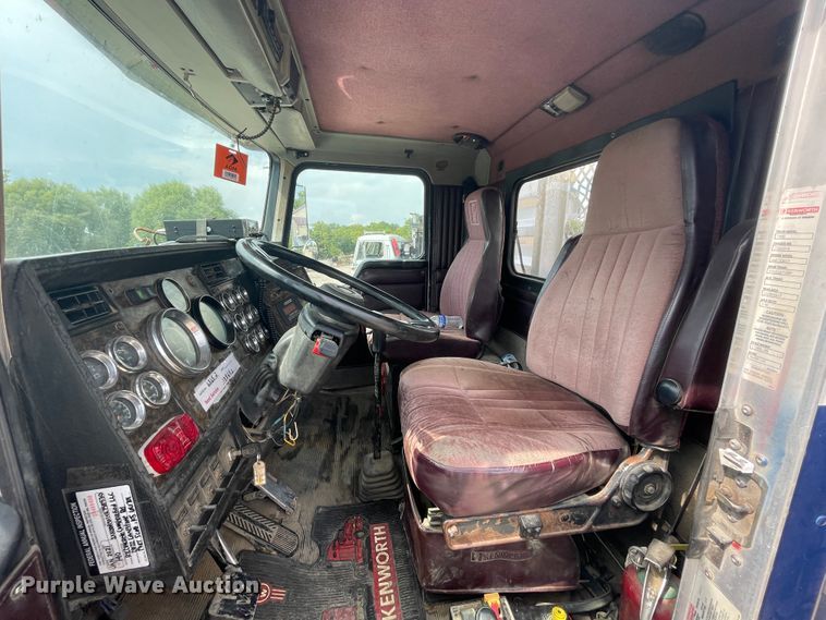 image for item KK9425 1997 Kenworth T800  semi truck