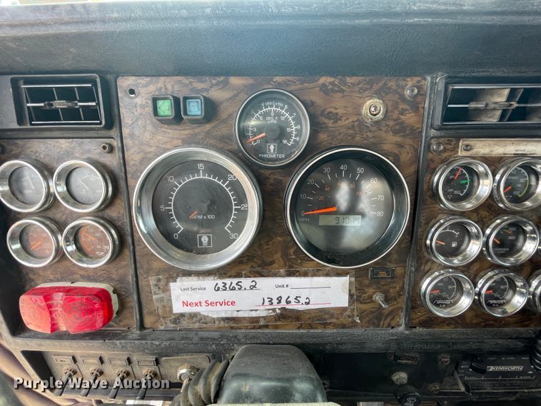 image for item KK9425 1997 Kenworth T800  semi truck