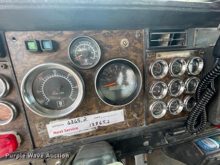 image for item KK9425 1997 Kenworth T800  semi truck