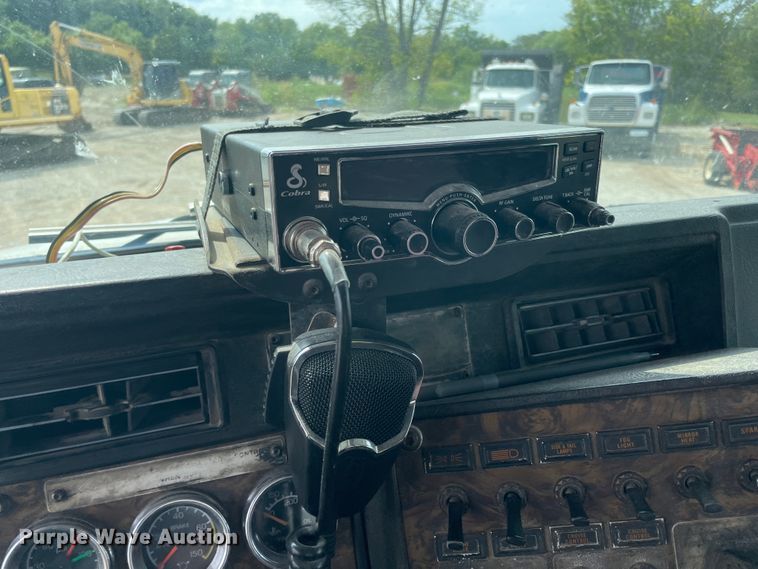 image for item KK9425 1997 Kenworth T800  semi truck