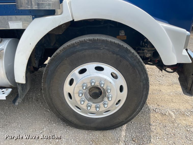 image for item KK9425 1997 Kenworth T800  semi truck