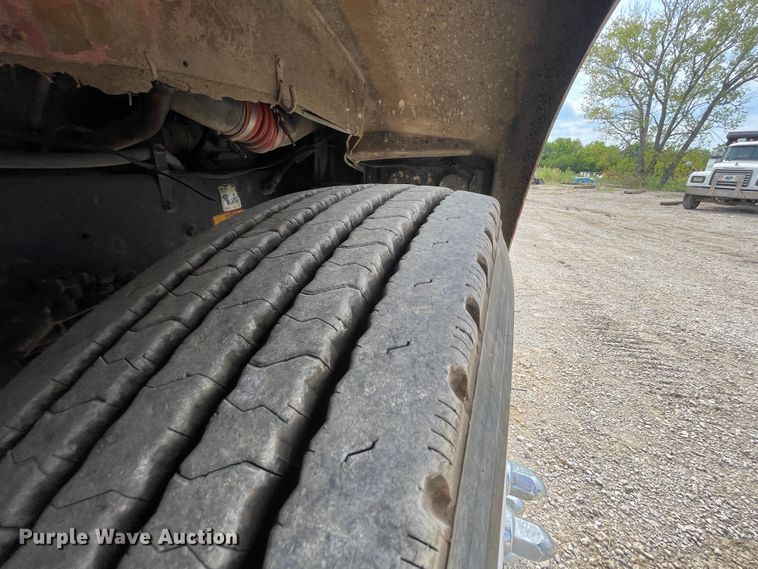 image for item KK9425 1997 Kenworth T800  semi truck