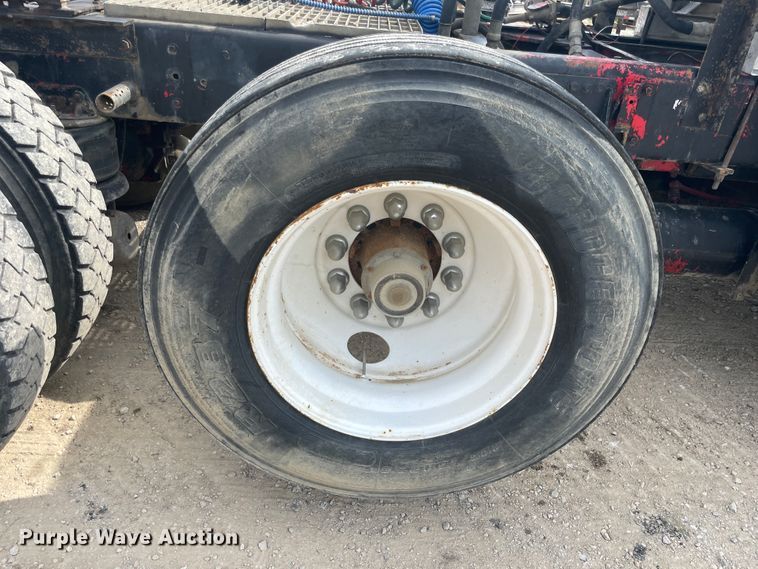 image for item KK9425 1997 Kenworth T800  semi truck