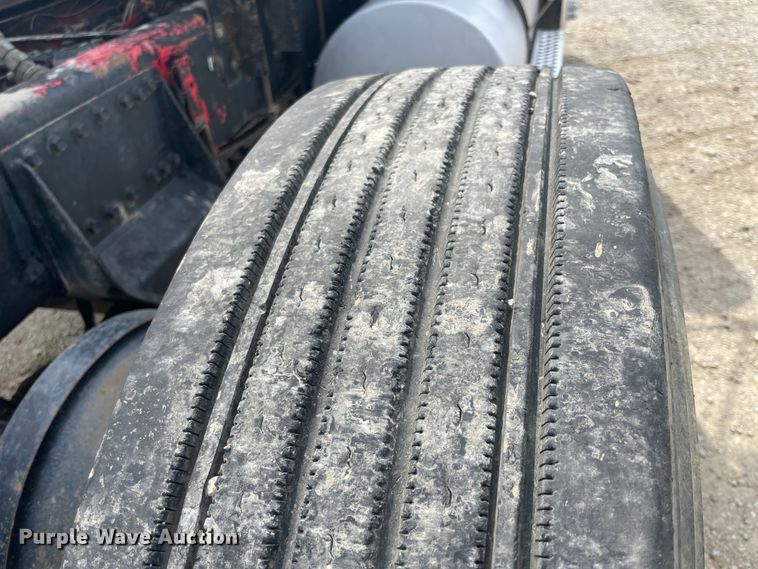 image for item KK9425 1997 Kenworth T800  semi truck