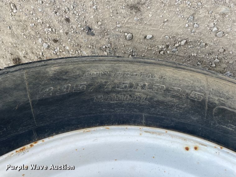 image for item KK9425 1997 Kenworth T800  semi truck